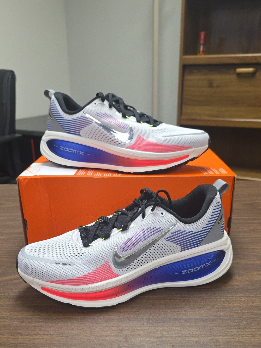 Nike Vomero 18 "National Runner's Day" IR2983-094 Size Men's 10 New